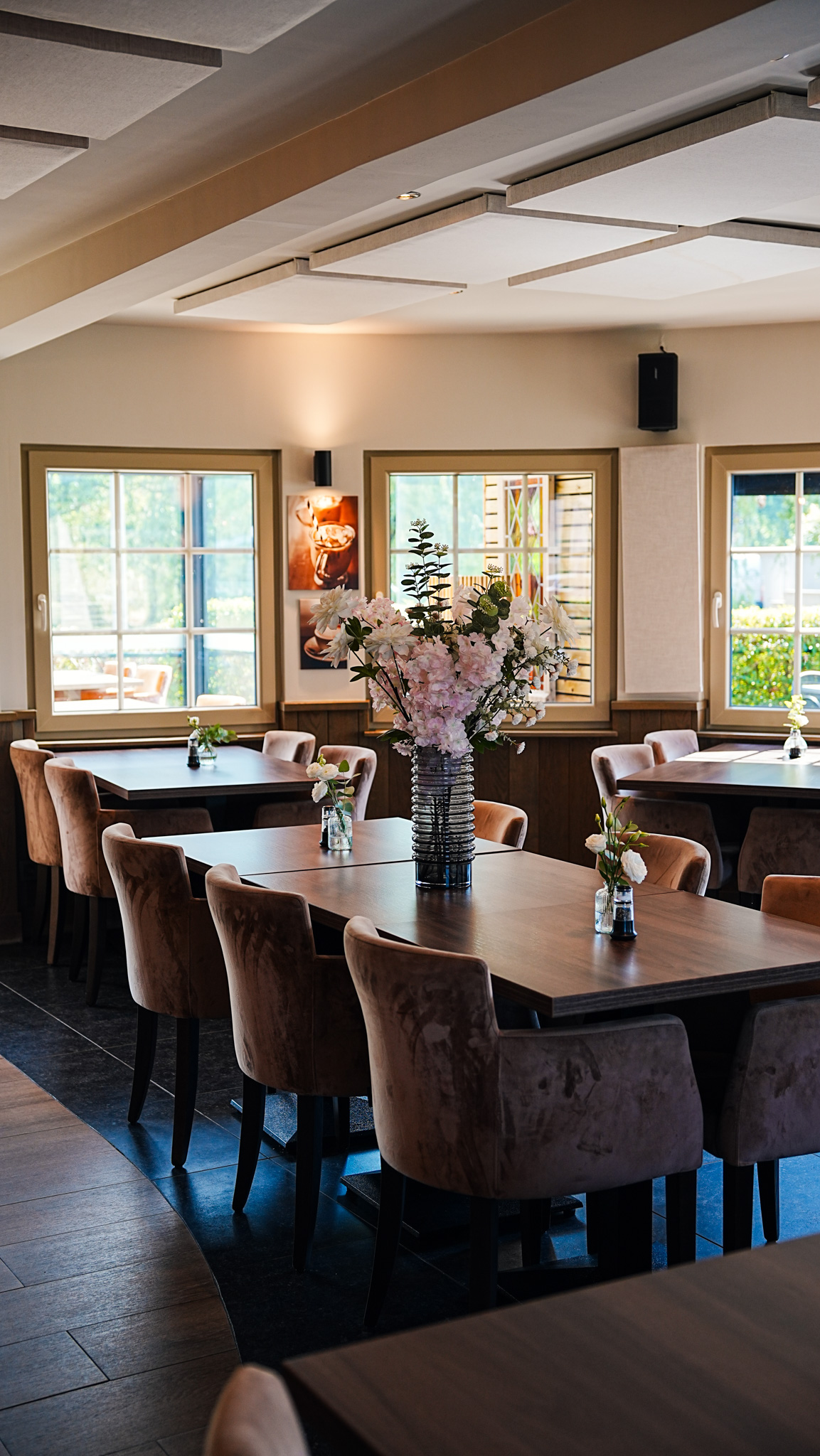 Sfeervol bistro-interieur bij Amazone by Jarno in Zutendaal